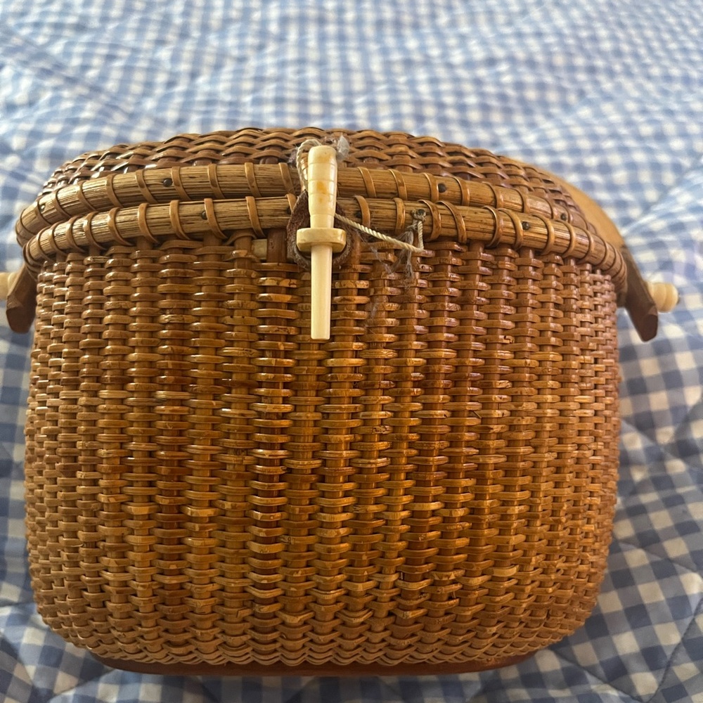 EUC Brooks Brothers woven Nantucket STYLE basket purse with navy cotton lining. - Picture 5 of 9